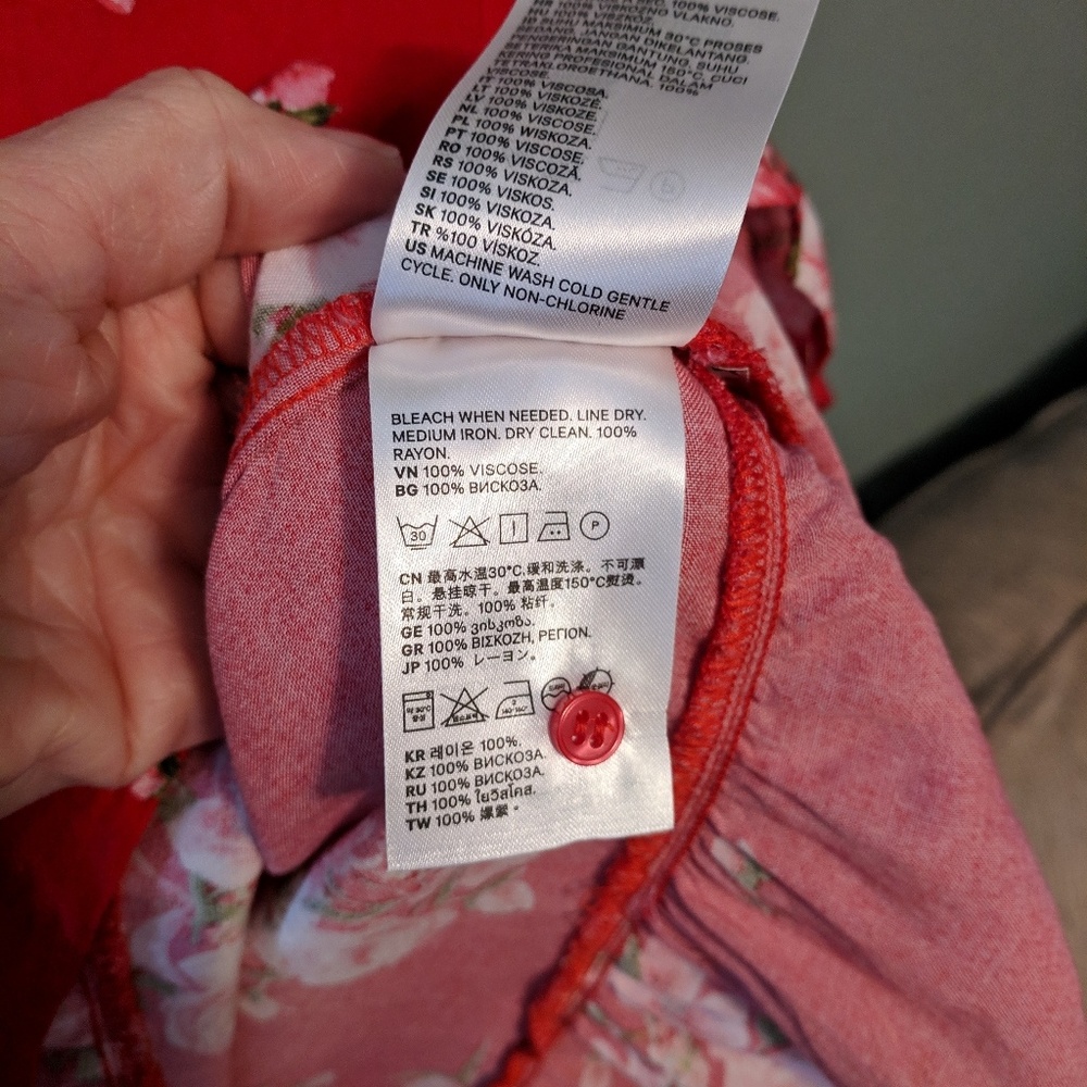 π H&M Floral Red Ruffle Shirt π - Picture 7 of 8
